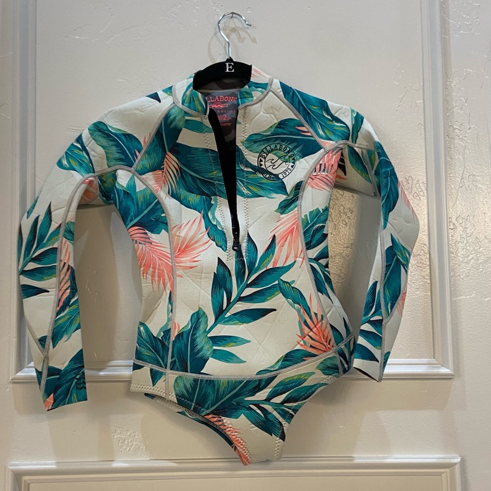 Billabong wetsuit size 2